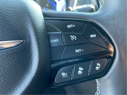 used 2022 Chrysler Pacifica Hybrid car, priced at $39,892