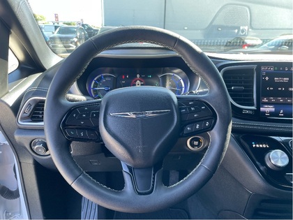 used 2022 Chrysler Pacifica Hybrid car, priced at $39,892