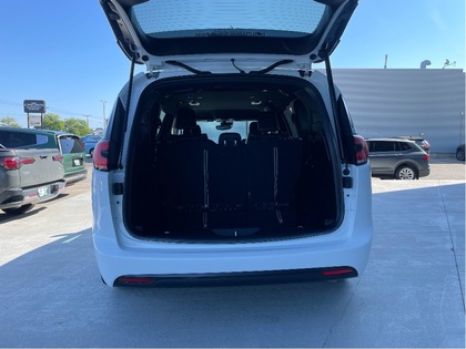 used 2022 Chrysler Pacifica Hybrid car, priced at $39,892