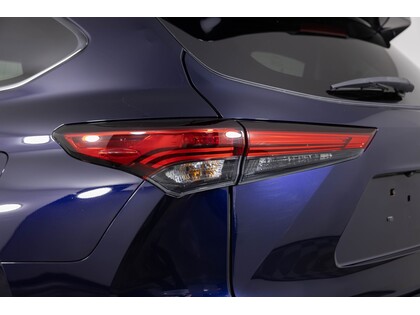 used 2020 Toyota Highlander car, priced at $33,998