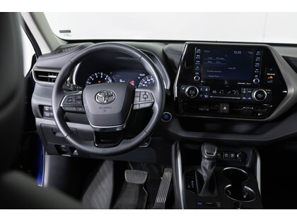 used 2020 Toyota Highlander car, priced at $33,998