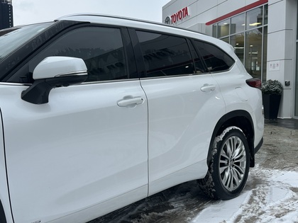 used 2023 Toyota Highlander car, priced at $52,995