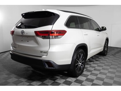 used 2017 Toyota Highlander car, priced at $27,998