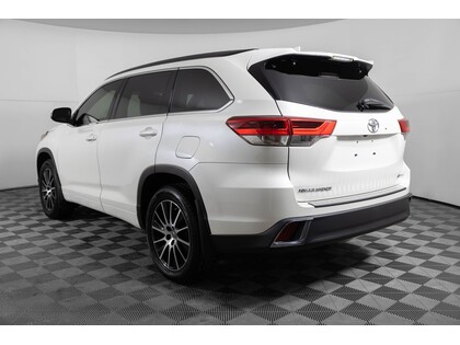 used 2017 Toyota Highlander car, priced at $27,998