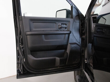used 2019 Ram 1500 Classic car, priced at $35,900