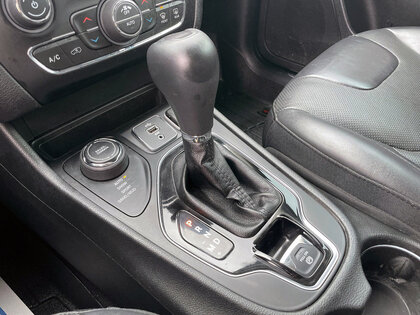 used 2019 Jeep Cherokee car