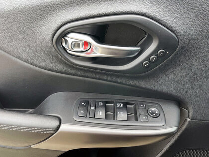 used 2019 Jeep Cherokee car
