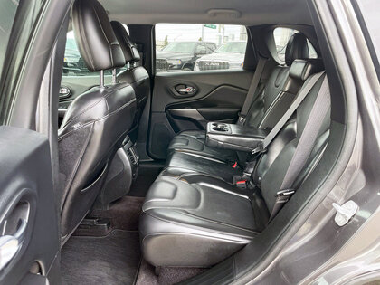 used 2019 Jeep Cherokee car