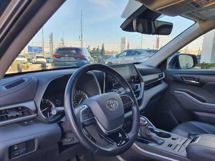 used 2020 Toyota Highlander car, priced at $36,495