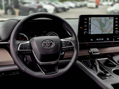 used 2024 Toyota Sienna car, priced at $72,995