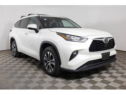 used 2020 Toyota Highlander car, priced at $41,998