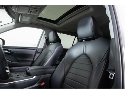 used 2020 Toyota Highlander car, priced at $41,998