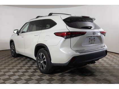 used 2020 Toyota Highlander car, priced at $41,998