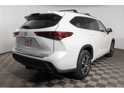 used 2020 Toyota Highlander car, priced at $41,998