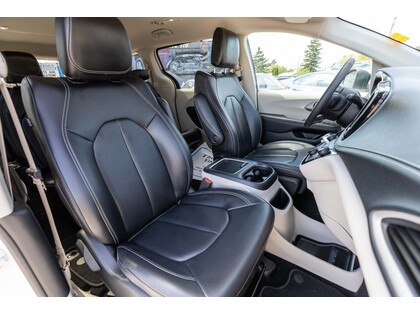 used 2023 Chrysler Pacifica car, priced at $39,988