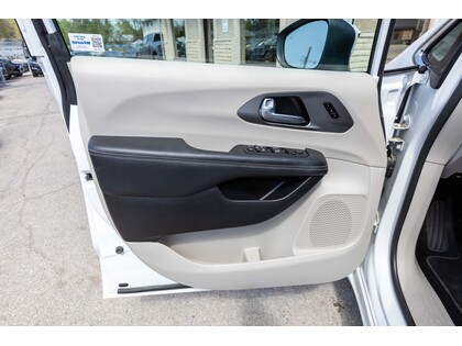 used 2023 Chrysler Pacifica car, priced at $39,988