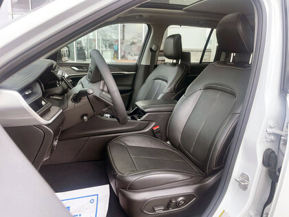 used 2023 Jeep Grand Cherokee car, priced at $59,070