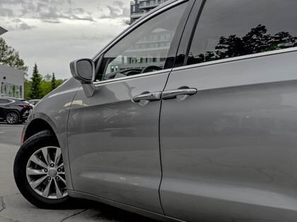 used 2018 Chrysler Pacifica car, priced at $25,995