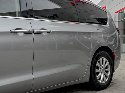 used 2018 Chrysler Pacifica car, priced at $25,995