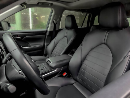 used 2020 Toyota Highlander car, priced at $40,995
