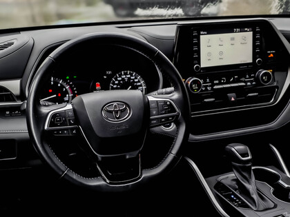 used 2020 Toyota Highlander car, priced at $40,995