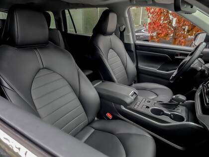 used 2020 Toyota Highlander car, priced at $40,995