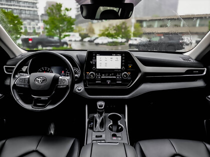 used 2020 Toyota Highlander car, priced at $40,995
