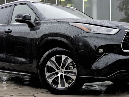 used 2020 Toyota Highlander car, priced at $40,995