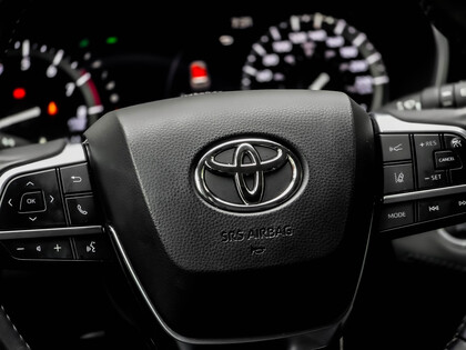used 2020 Toyota Highlander car, priced at $40,995