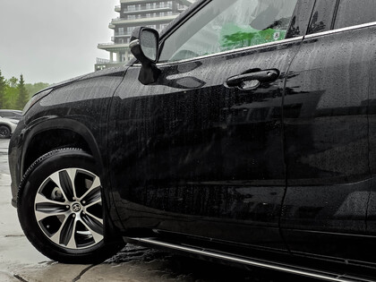 used 2020 Toyota Highlander car, priced at $40,995