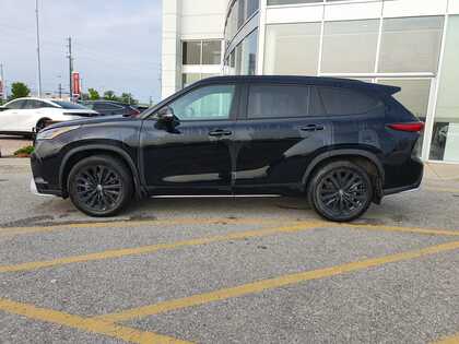 used 2023 Toyota Highlander car, priced at $50,995