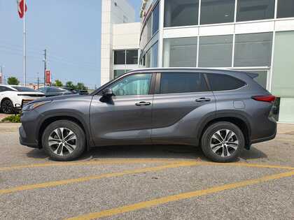 used 2023 Toyota Highlander car, priced at $48,995