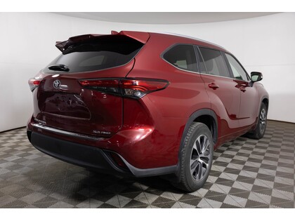 used 2023 Toyota Highlander car, priced at $49,998