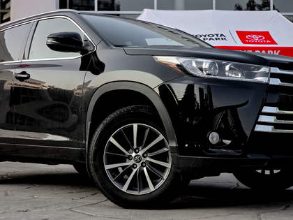 used 2018 Toyota Highlander car, priced at $38,995