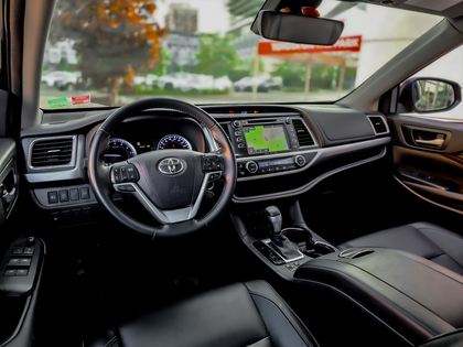 used 2018 Toyota Highlander car, priced at $38,995