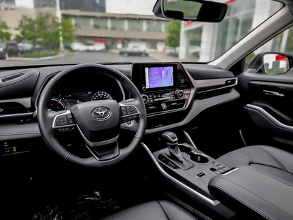 used 2024 Toyota Highlander car, priced at $59,995