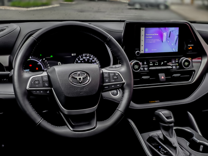 used 2024 Toyota Highlander car, priced at $59,995