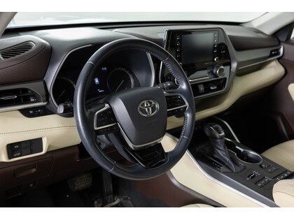 used 2020 Toyota Highlander car, priced at $41,998