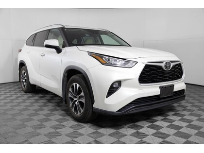 used 2020 Toyota Highlander car, priced at $41,998