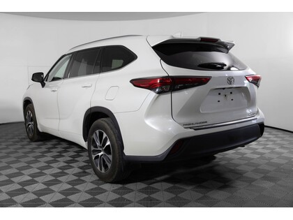used 2020 Toyota Highlander car, priced at $41,998