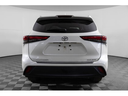 used 2020 Toyota Highlander car, priced at $41,998