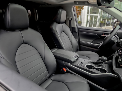 used 2025 Toyota Highlander car, priced at $61,495