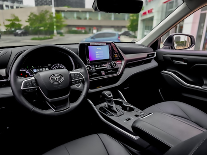 used 2025 Toyota Highlander car, priced at $61,495