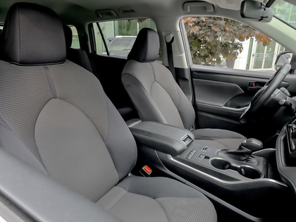 used 2022 Toyota Highlander car, priced at $49,995