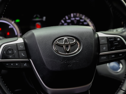 used 2022 Toyota Highlander car, priced at $49,995