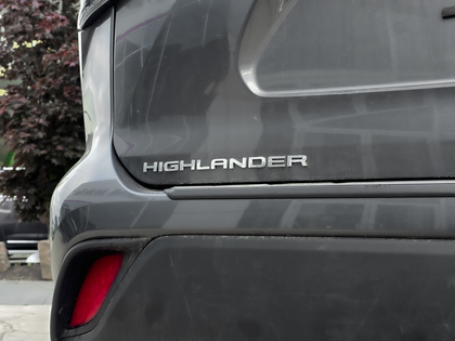 used 2022 Toyota Highlander car, priced at $49,995