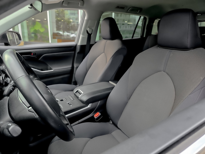 used 2022 Toyota Highlander car, priced at $49,995