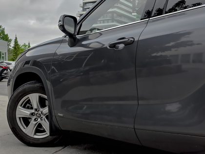 used 2022 Toyota Highlander car, priced at $49,995