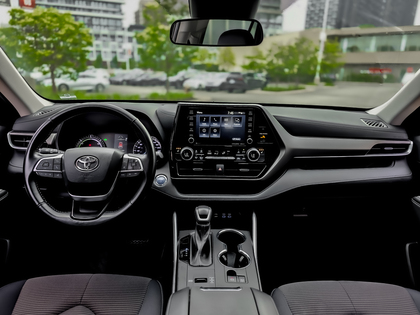 used 2022 Toyota Highlander car, priced at $49,995