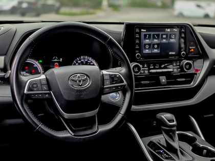 used 2022 Toyota Highlander car, priced at $49,995